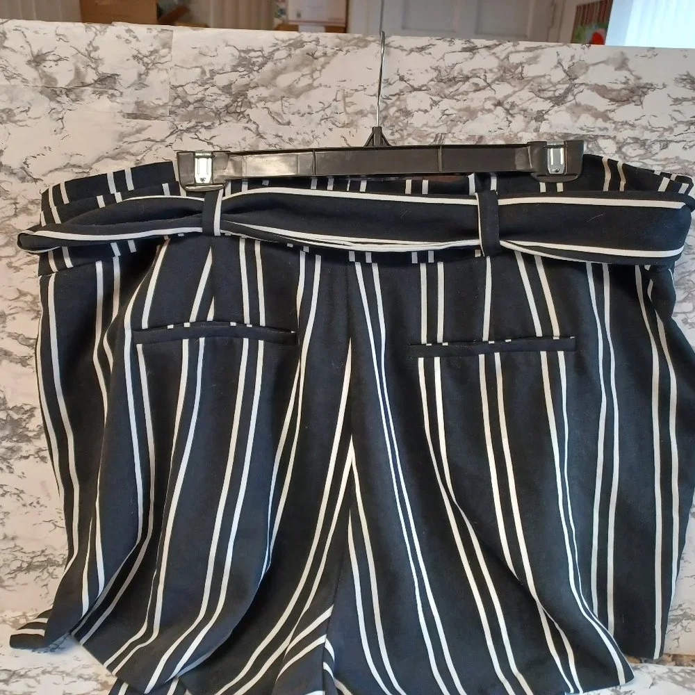 TORRID striped shorts with belt - Picture 3 of 3